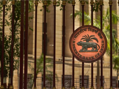 Fintech Startups Cheer New RBI Norms For Aadhaar e-KYC Licence